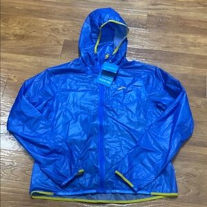 NWT Brooks Lightweight Hooded Windbreaker